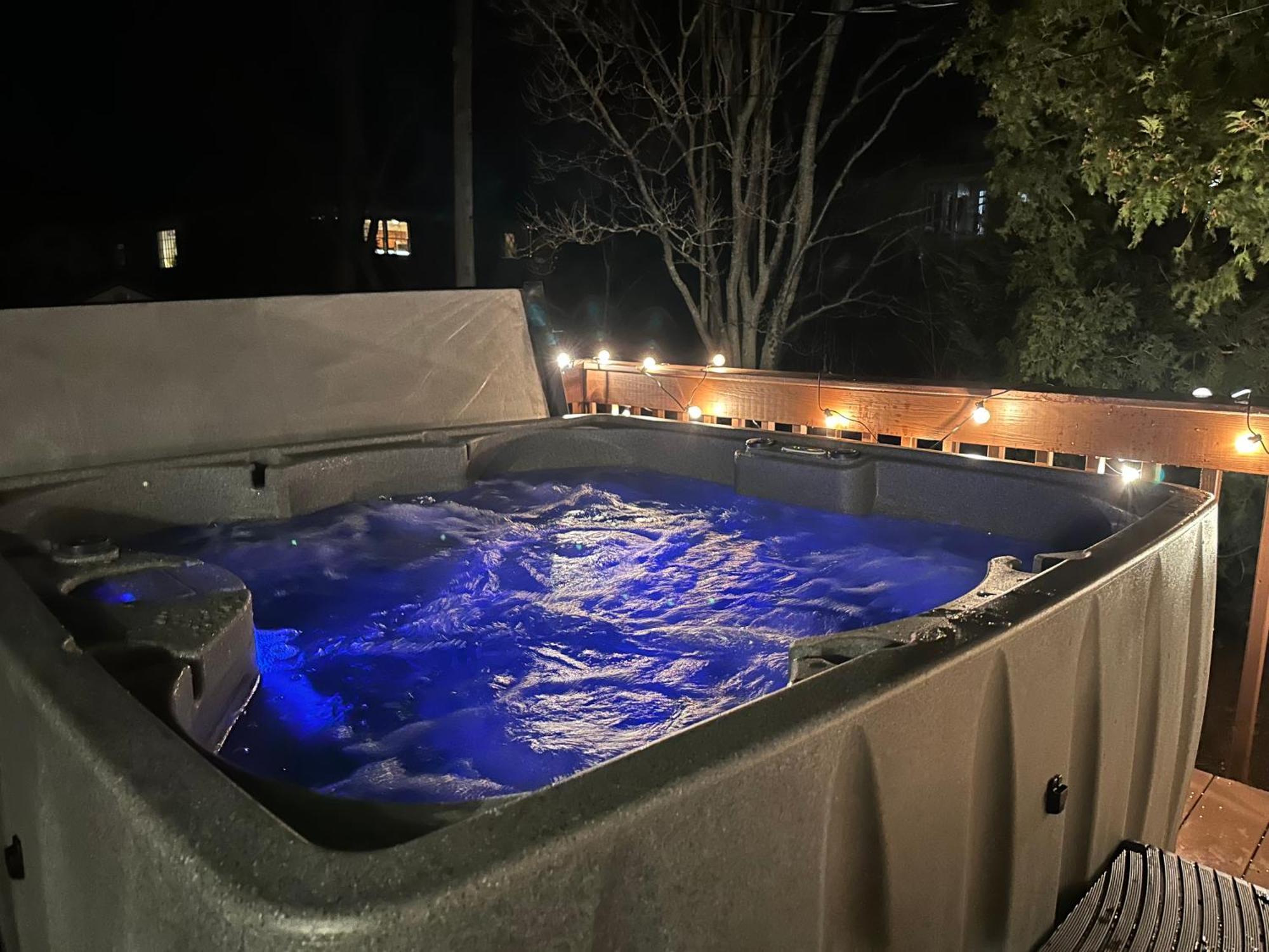 Hot Tub, Electric Bikes, Solo Stove, Projector, Smores Marblehead Εξωτερικό φωτογραφία